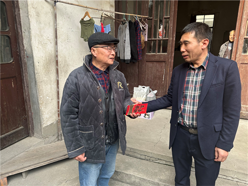 情暖冬日 爱润人心 